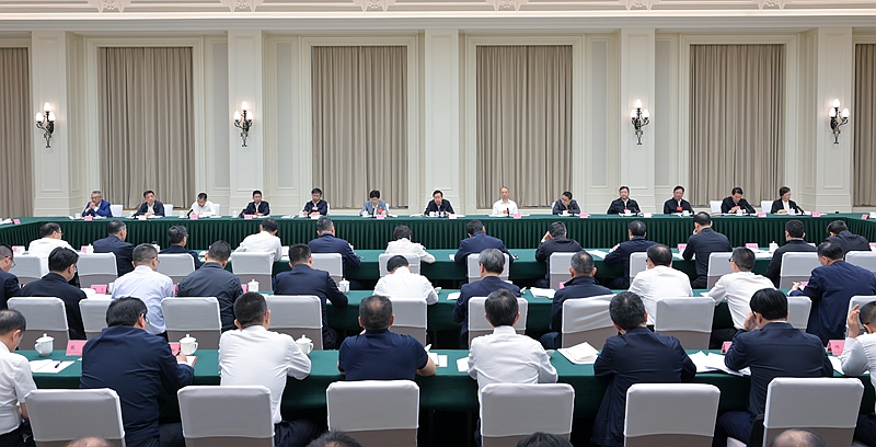 王曉暉在省級領(lǐng)導(dǎo)干部黨紀(jì)學(xué)習(xí)教育讀書班上強(qiáng)調(diào)
堅(jiān)持從學(xué)紀(jì)入手抓好黨紀(jì)學(xué)習(xí)教育
切實(shí)做到學(xué)紀(jì)知紀(jì)明紀(jì)守紀(jì)
黃強(qiáng)施小琳參加「相關(guān)圖片」