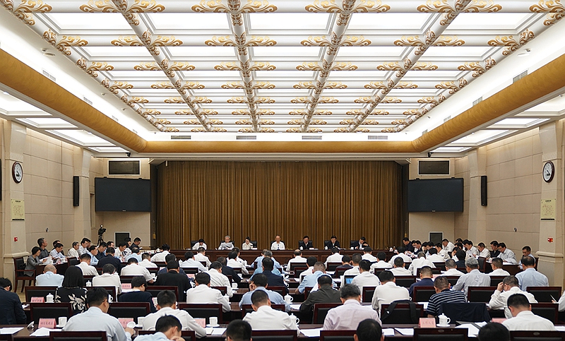 黃強(qiáng)在研究進(jìn)一步推動綠氫全產(chǎn)業(yè)鏈發(fā)展及推廣應(yīng)用工作會議上強(qiáng)調(diào)
積極搶占?xì)淠苄沦惖兰涌煨纬尚沦|(zhì)生產(chǎn)力「相關(guān)圖片」