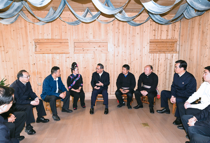 李強(qiáng)在貴州調(diào)研時強(qiáng)調(diào)
毫不放松抓好各項政策舉措落實
扎實有效鞏固拓展脫貧攻堅成果「相關(guān)圖片」